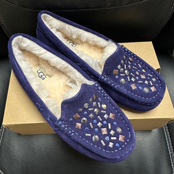 NIB! UGG Ansley Stud II Women's Slippers Size 5 Purple Suede Sheepskin Slip On - Picture 3 of 12